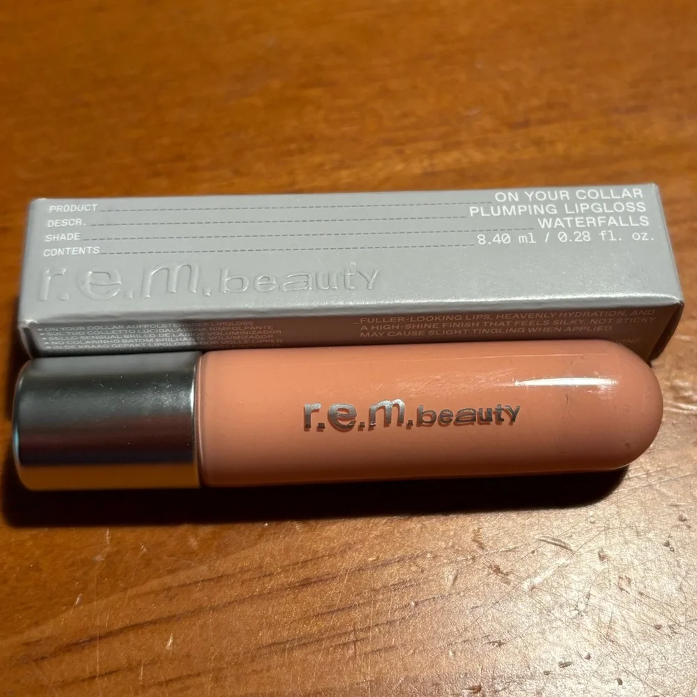 r.e.m. Beauty On Your Collar Plumping Lipgloss Waterfalls